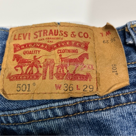 Levi’s 501 Blue Jeans Men’s 36/29 Cotton Button Fly Red Tab Straight Athleisure - Picture 8 of 16